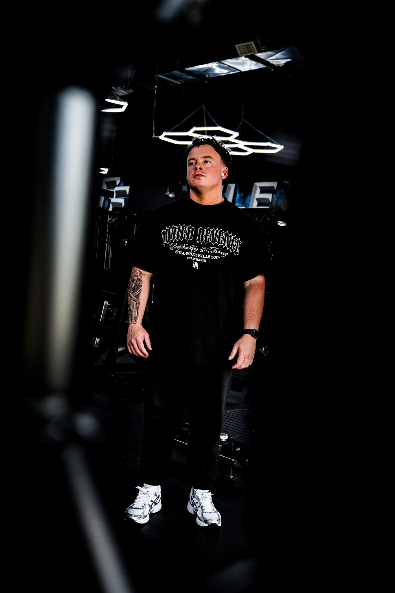 IRON FAMILY TEE - BLACK